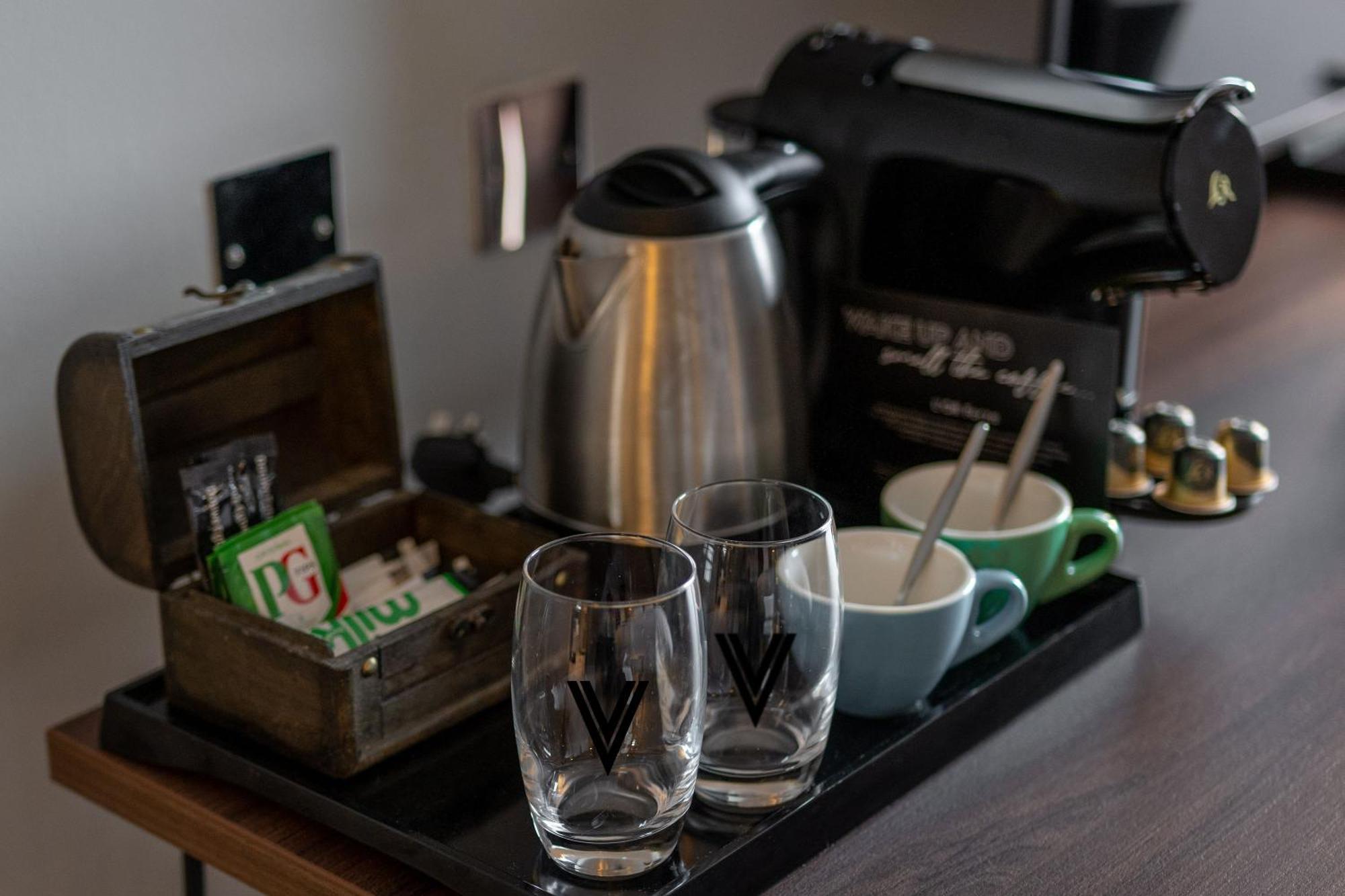 Village Hotel Manchester Bury Бери Экстерьер фото